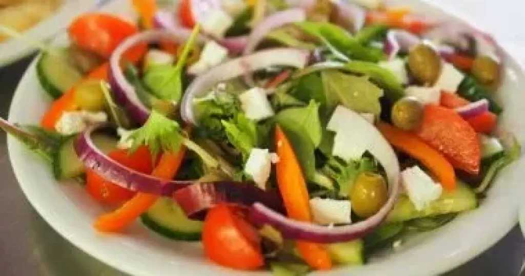 طبق السلطة يمنع الجوع ويمدك بالطاقة فى الصيام