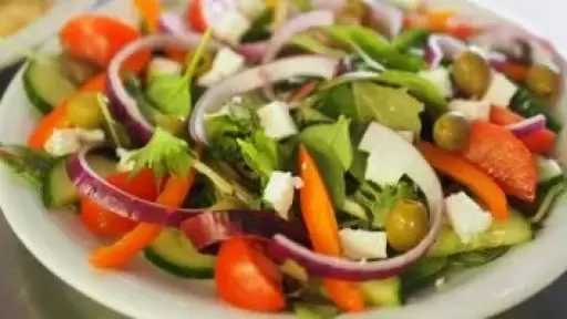 طبق السلطة يمنع الجوع ويمدك بالطاقة فى الصيام