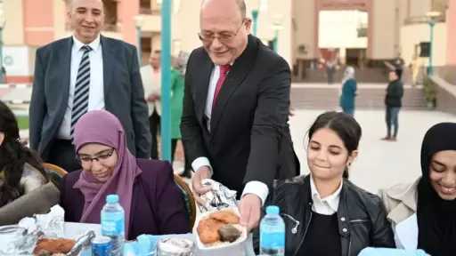 رئيس جامعة سوهاج الأهلية يشارك منسوبي الجامعة على مائدة الإفطار