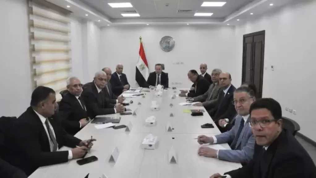 وزير التعليم العالي يجتمع بعدد من رؤساء الجامعات الأهلية لمتابعة انتظام الدراسة بالفصل الدراسي الثاني