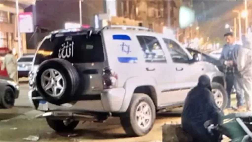 ”خفت الأهالي يضربوني فدست بنزين”.. اعترافات المتهم بوضع علم إسرائيل على سيارته