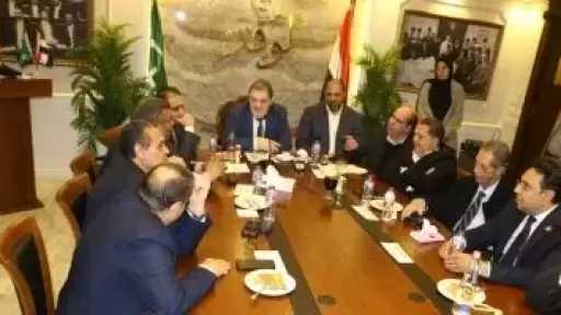 السيد البدوى يلتقى مجلس تحرير مؤسسة الوفد.. ويؤكد: الصحيفة ملك المصريين