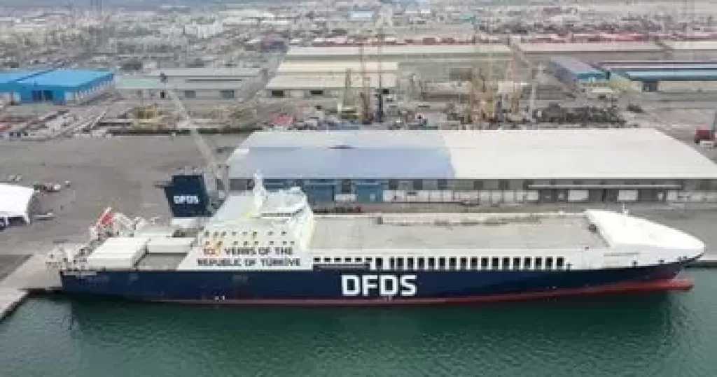 قناة السويس: انتظام حركة الملاحة ورفع درجة الجاهزية بكافة المواقع وبين الأطقم البحرية