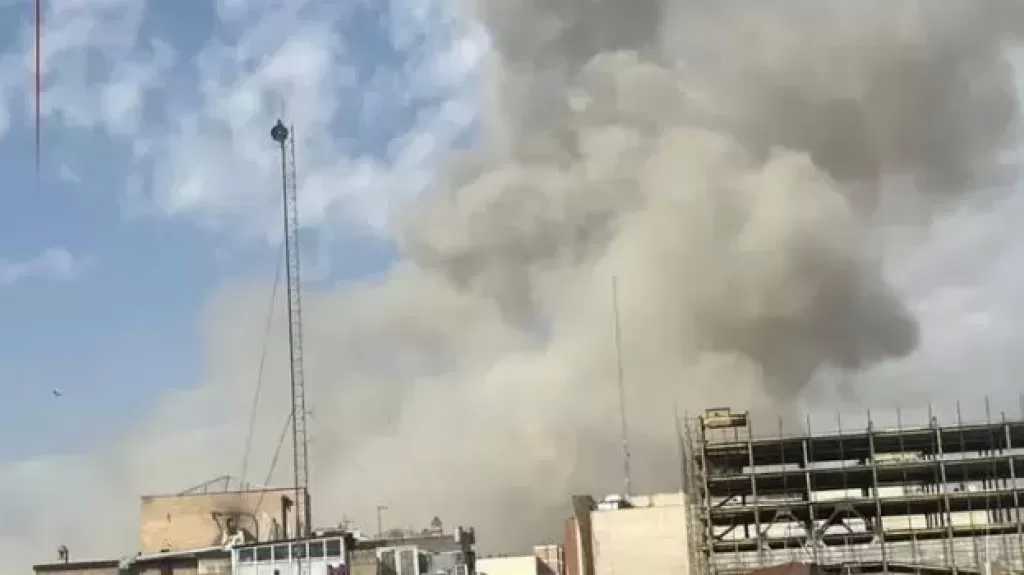 وكالة تسنيم الإيرانية: سقوط سبعة صواريخ قرب القصر الرئاسي ومجمع المرشد الأعلى في طهران