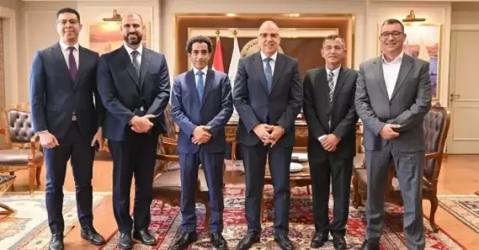 وزير الري يلتقي المدير التنفيذي للشبكة الإسلامية لتنمية وإدارة مصادر المياه