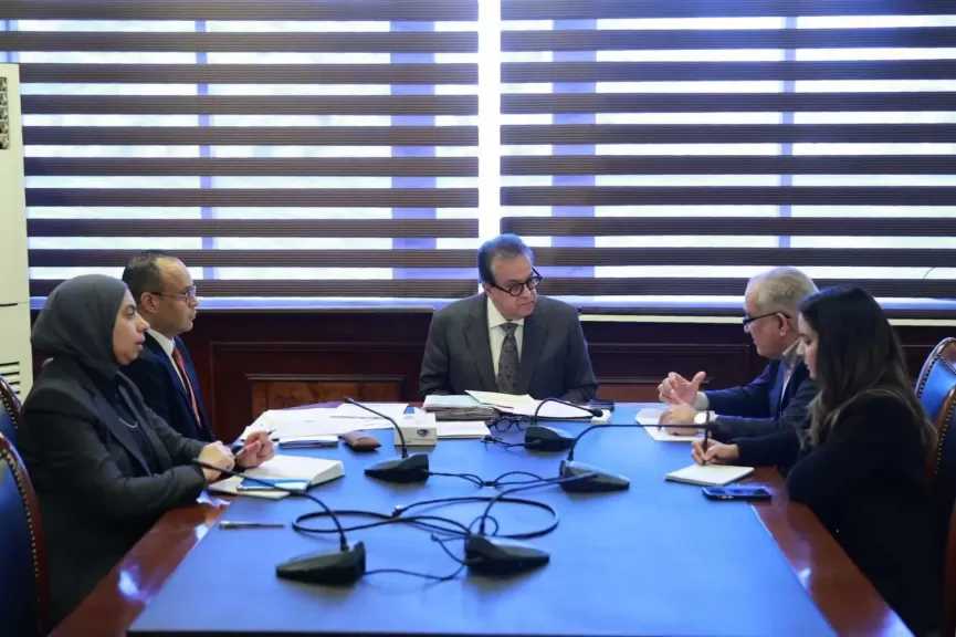 وزير الصحة يوجه بتسريع توريد مفاصل الركبة والحوض لإنهاء قوائم انتظار جراحات تغيير المفاصل