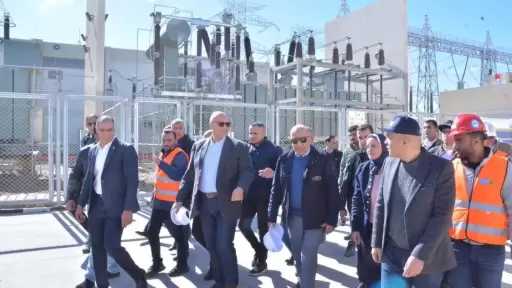 وزير الكهرباء والطاقة المتجددة يرافقه محافظ الإسكندرية يتفقدان محطة محولات برج العرب