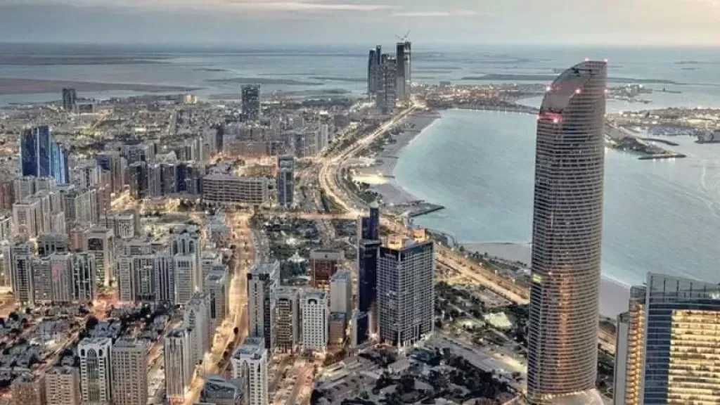 القاهرة الإخبارية: تعرض بعض المنشآت المدنية لأضرار مادية جراء سقوط شظايا