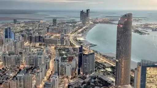 القاهرة الإخبارية: تعرض بعض المنشآت المدنية لأضرار مادية جراء سقوط شظايا