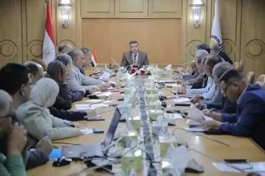 محافظ قنا: مراجعة الخطة الاستثمارية بما يحقق أقصى نفع لصالح المواطن القنائي