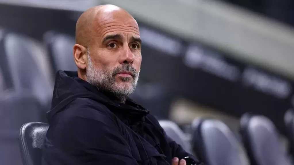 جوارديولا يرد على هجوم جماهير ليدز بسبب صيام رمضان: احترموا الأديان