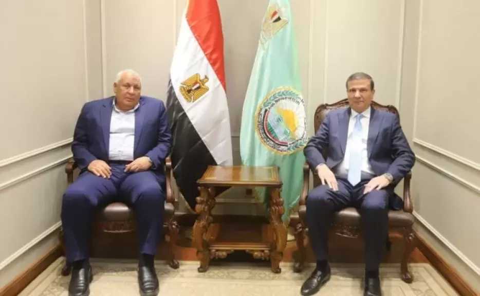 وزير الزراعة يبحث تعزيز التنمية الزراعية والإنتاج الحيواني بمطروح