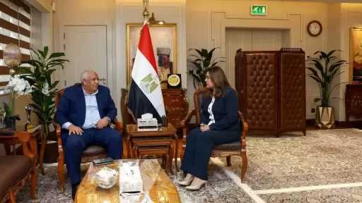 وزيرة التنمية المحلية والبيئة تتابع مع محافظ مطروح عدداً من الملفات الخدمية وتنفيذ المشروعات التنموية بالمحافظة