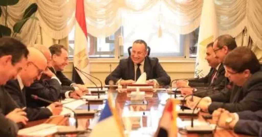 وزير التعليم العالي والسفير الفرنسي يبحثان تطورات إنشاء الحرم الجامعي الجديد للجامعة الفرنسية