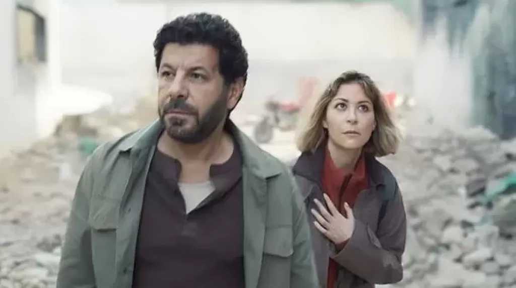 الحلقة 12 من مسلسل «صحاب الأرض».. سيدة غزاوية تتوفى بين يدي منة شلبي بعد وضع طفلها