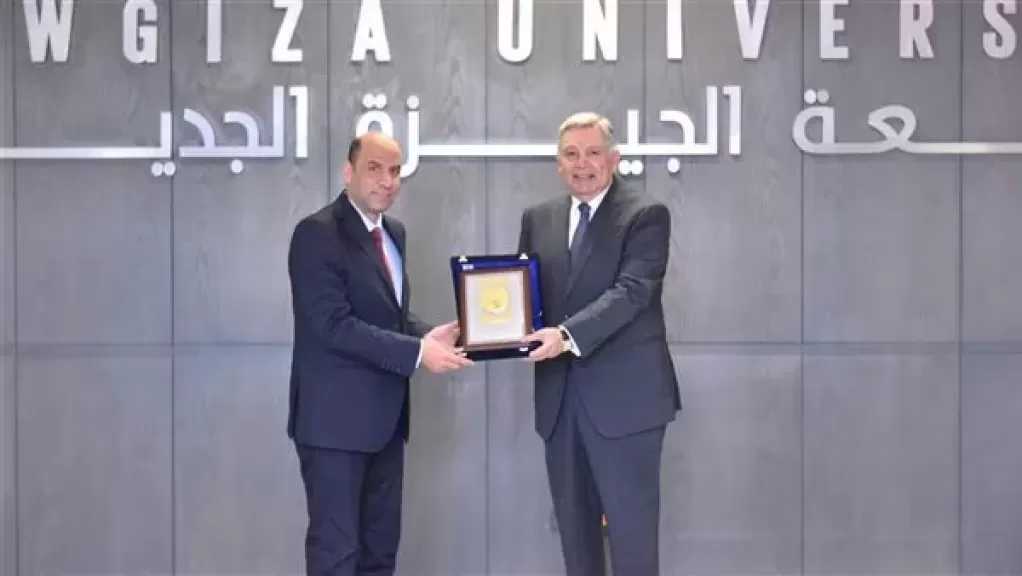 وزير العمل يزور جامعة الجيزة.. ويؤكد: الجامعة بيتٌ يتخرّج منه الشباب مؤهّلين لسوق العمل