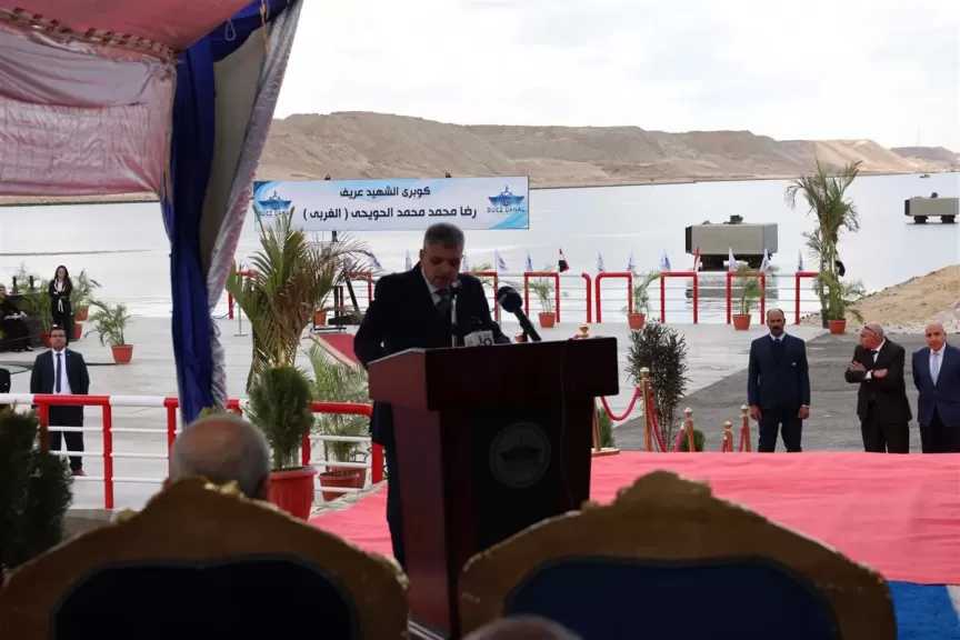 قناة السويس تدشن كوبري عائم للربط بين ضفتيها بالقطاع الأوسط