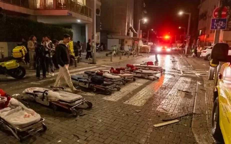 إصابة إسرائيليين اثنين في بئر السبع إثر سقوط شظايا صواريخ إيرانية