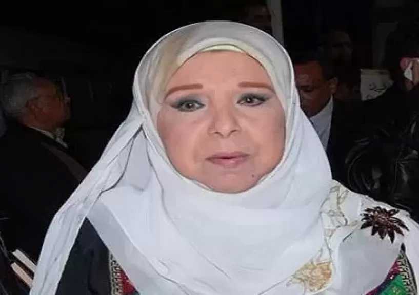 الفنانة مديحة حمدي: حلمت بدراسة الصحافة لمحاورة الفنانين.. ومجموع الثانوية أجبرني على تجارة