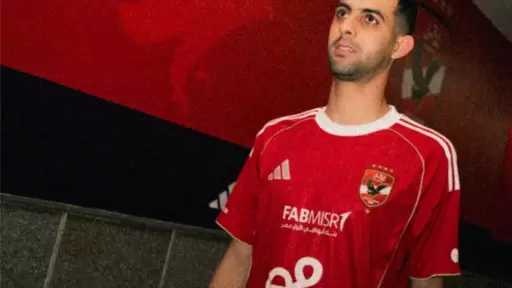 بلعمري نجم الأهلي يدعم إيران وسط الحرب