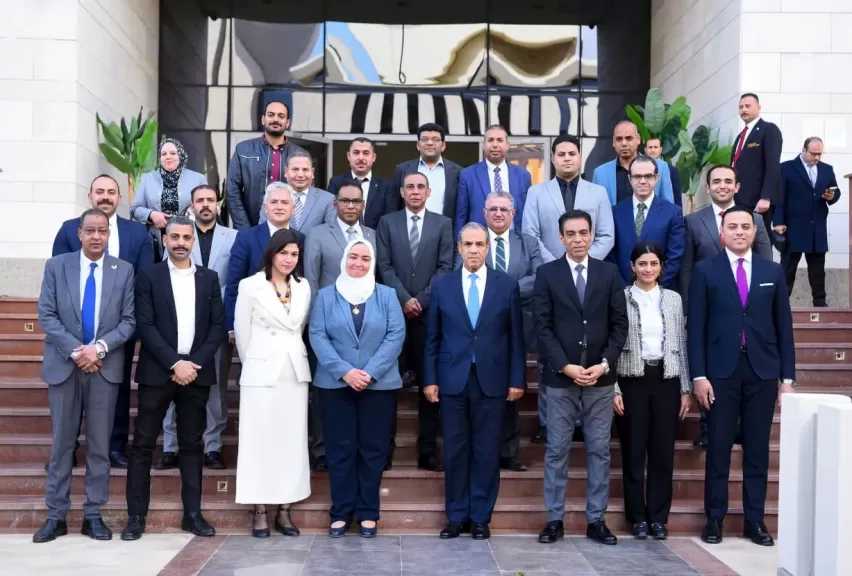 افتتاح وتشغيل مكتب تصديقات متنقل بالعاصمة الجديدة