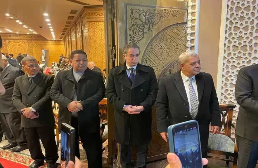 أحمد المسلماني يشارك عائلة فهمي عمر في تلقي عزاء شيخ الإذاعيين