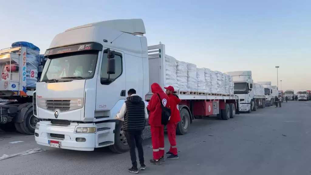 الهلال الأحمر المصري يدفع بقافلة زاد العزة الـ149 حاملة نحو 1850 طن مساعدات لدعم الفلسطينيين