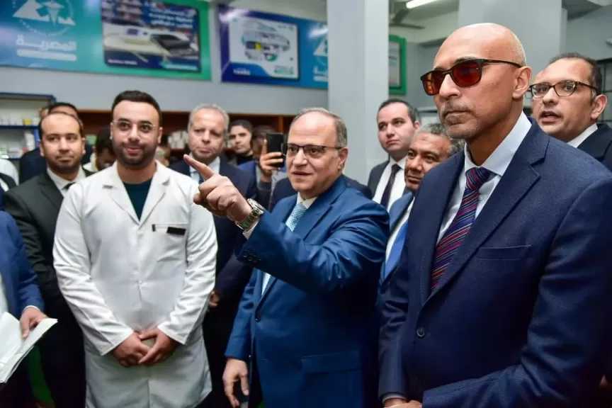 رئيس هيئة الدواء المصرية يطلق المرحلة الأولى من منظومة التتبع الدوائي بصيدلية إسعاف الجيزة