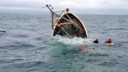 غرق مركب الصيد أبو حمزة.. ومصرع 7 بحارة من دمياط