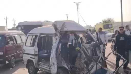 بعد إصابة 10 تلاميذ في حادث تصادم.. محافظ الشرقية يتفقد حالتهم الصحية بمستشفى العاشر الجامعي