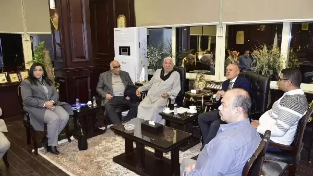 محافظ الأقصر يعقد لقاءً موسعًا مع نواب البرلمان لبحث آليات التعاون فى ملف الصحة