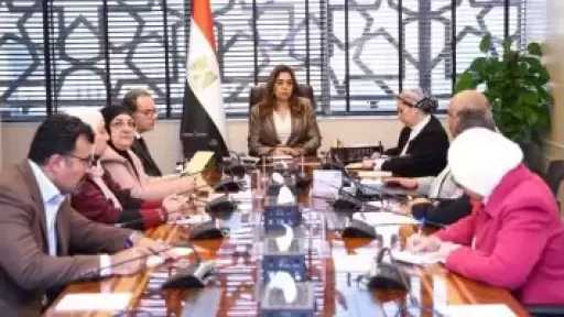 وزيرة التنمية المحلية تبحث تطوير ورقمنة منظومة خدمة شكاوى المواطنين