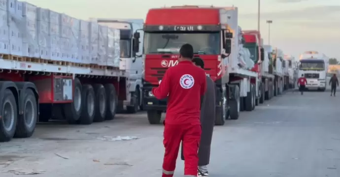 الهلال الأحمر المصري يدفع بـ 3 آلاف طن مساعدات غذائية عبر قافلة «زاد العزة» 150| صور