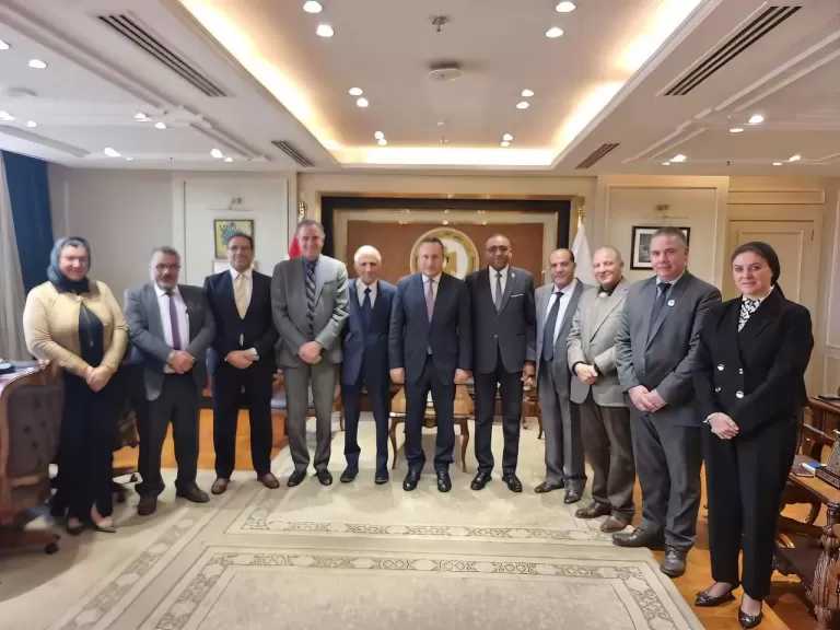 بعد موافقة مجلس الوزراء على تشكيلها.. وزير التعليم العالي يلتقي اللجنة المؤقتة لنقابة التكنولوجيين