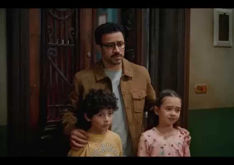 أحمد داود يفشل في التوفيق بين البيت والعمل في الحلقة الثانية من مسلسل «بابا وماما جيران»