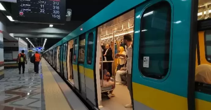 النقل توسع تطبيق منظومة الدفع الإلكتروني في المترو والقطار الكهربائي