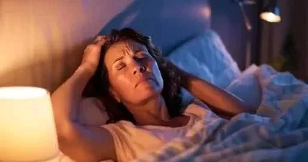 التعرق الليلى المستمر.. الأسباب الصحية وراء ذلك وطرق العلاج