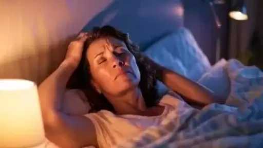 التعرق الليلى المستمر.. الأسباب الصحية وراء ذلك وطرق العلاج