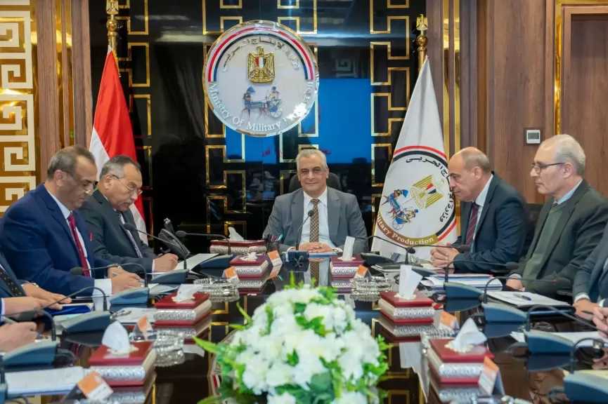 وزير الإنتاج الحربي يجتمع مع رؤساء مجالس إدارات الشركات المنتجة للذخائر