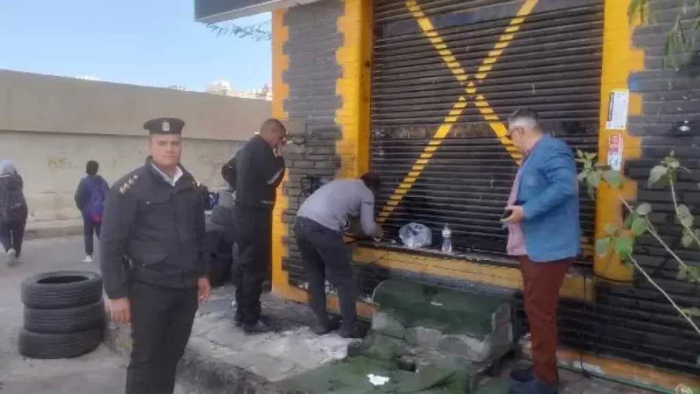 غلق وتشميع محلين غير مرخصين بحي جنوب الغردقة