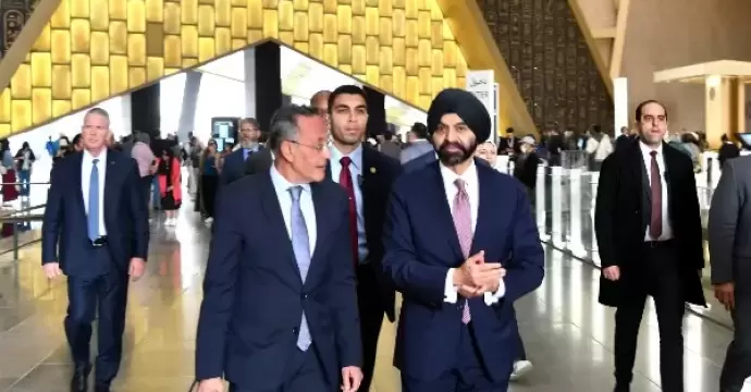رئيس مجموعة البنك الدولي وحرمه يزوران المتحف المصري الكبير