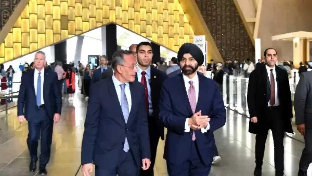 رئيس مجموعة البنك الدولي وحرمه يزوران المتحف المصري الكبير