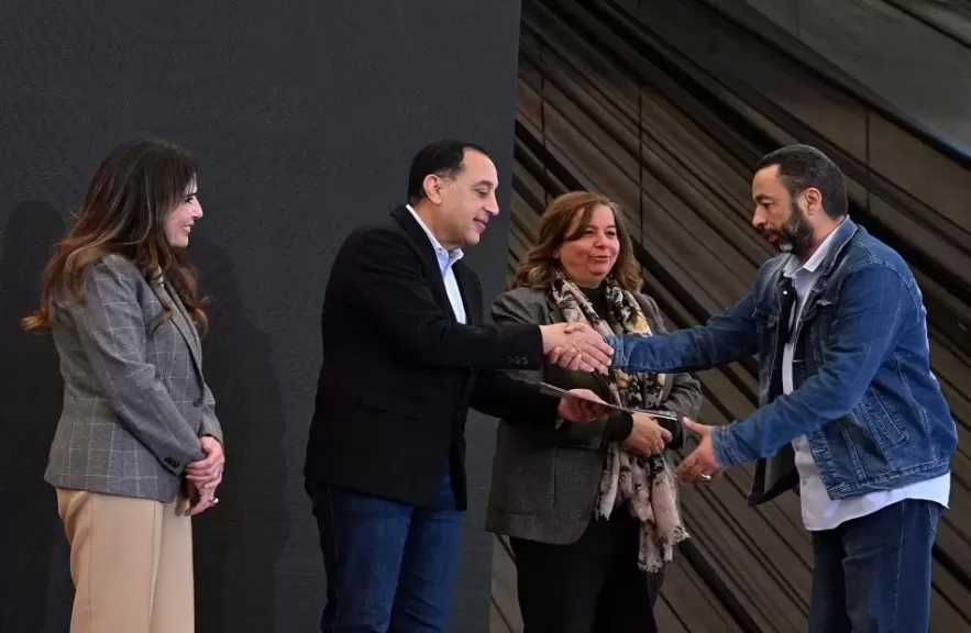 رئيس الوزراء يسلم عقود عدد من وحدات المبادرة الرئاسية سكن لكل المصريين بمدينة حدائق العاصمة