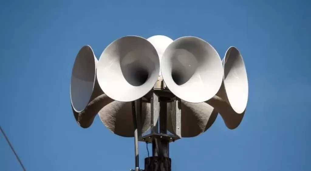 دوي صفارات الإنذار في شمال إسرائيل وسط هجمات صاروخية ومسيرات يزعم أنها قادمة من لبنان