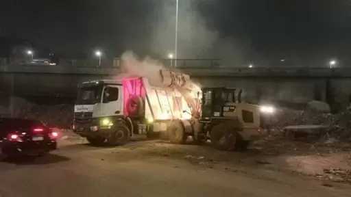 محافظة الجيزة ترفع 1900 طن مخلفات من نفق المنشية بالهرم