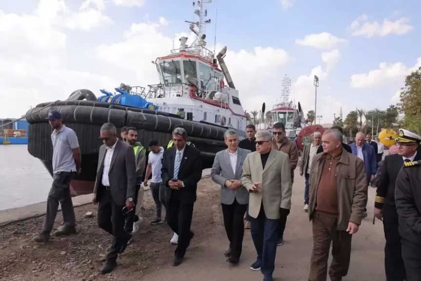 الفريق أسامة ربيع يتابع انتظام حركة الملاحة بالقناة وجاهزية أطقم الإرشاد والأطقم البحرية