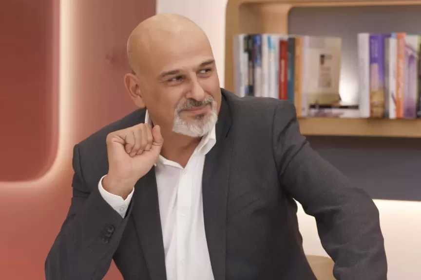 نقل الجثث كان عمله اليومي.. الفنان جمال سليمان يروي مأساة طفل 11 عاما في سجن صيدنايا