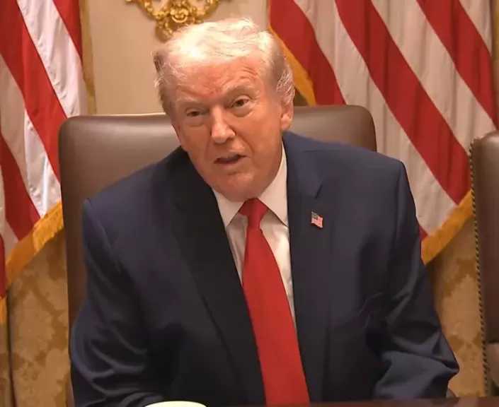 ترامب: لا أشعر بقلق بشأن ارتفاع أسعار البنزين