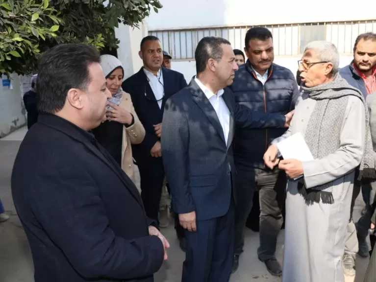 محافظ المنوفية يحيل 224 موظفا بالمستشفى المركزي في قويسنا للتحقيق