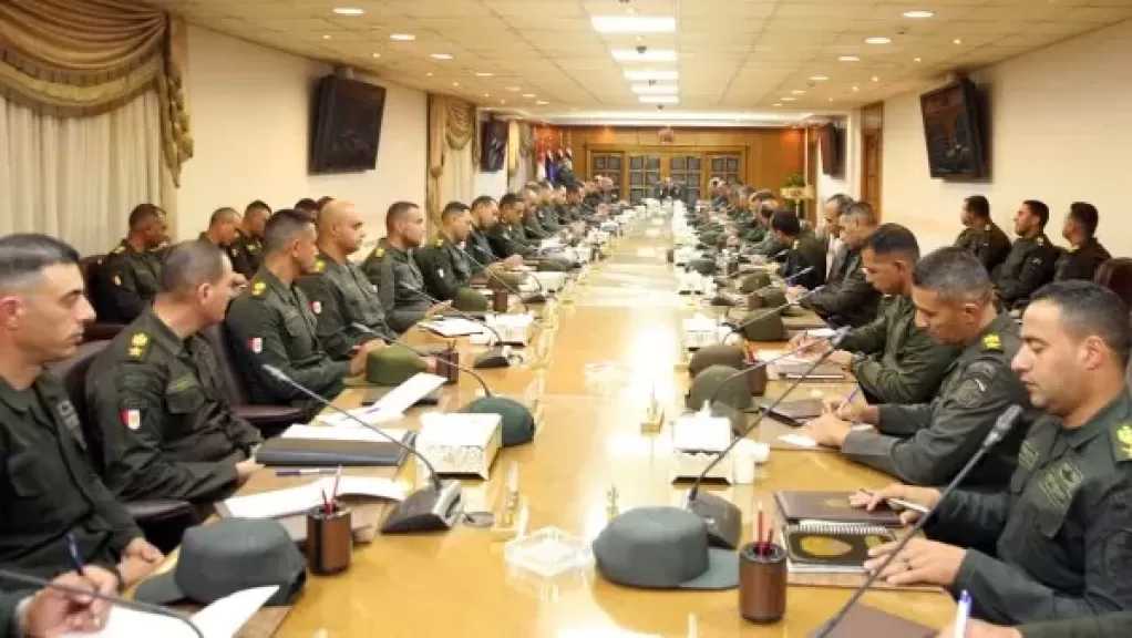 وزير الدفاع يلتقى عددا من قادة الوحدات والوحدات الفرعية بالجيشين الثاني والثالث الميدانيين